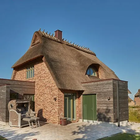 Reetdorf Geltinger Birk Kuenstlerkate Herbststurm * Nieby (Nieby, Schleswig-Flensburg)