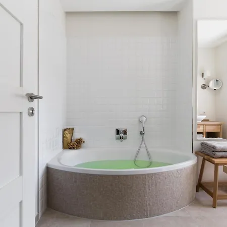 Reetdorf Geltinger Birk Kuenstlerkate Herbststurm Vakantiehuis *